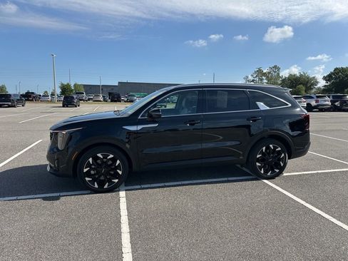 Certified 2025 Kia Sorento EX w/ Panoramic Sunroof Package FWD image 13