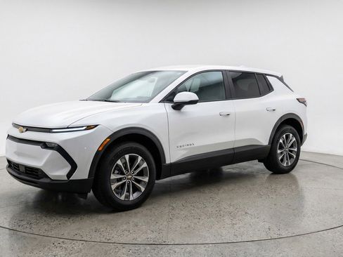 Used 2025 Chevrolet Equinox LT image 3