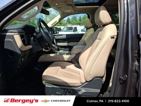 Used 2024 Ford Expedition Limited AWD/4WD image 18