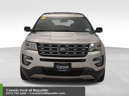 Used 2017 Ford Explorer XLT w/ Equipment Group 202A image 2