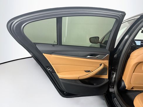 Used 2023 BMW 530i w/ Premium Package image 28