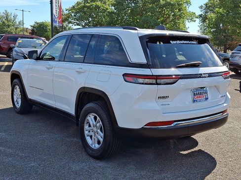 Used 2022 Jeep Grand Cherokee Laredo w/ Luxury Tech Group I image 4