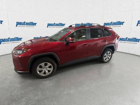 Used 2019 Toyota RAV4 LE w/ Carpet Mat Package FWD image 5