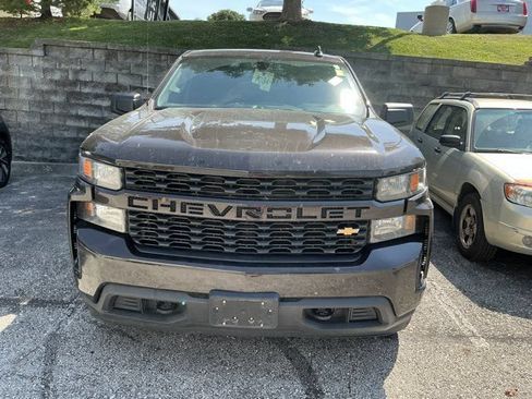 Used 2019 Chevrolet Silverado 1500 Custom w/ Custom Value Package AWD/4WD image 2