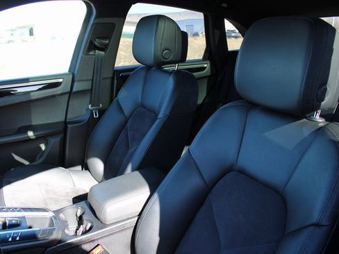 Used 2018 Porsche Macan Sport Edition image 16