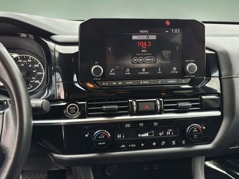 Used 2024 Nissan Pathfinder SV image 10