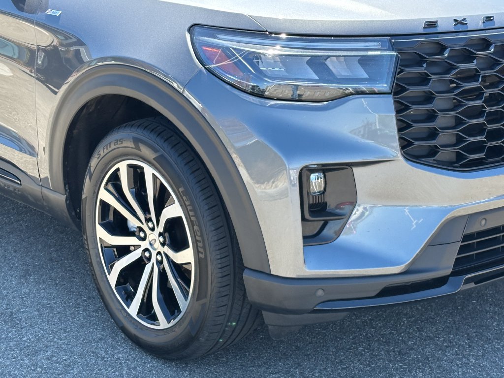 Used 2025 Ford Explorer ST-Line AWD/4WD image 13