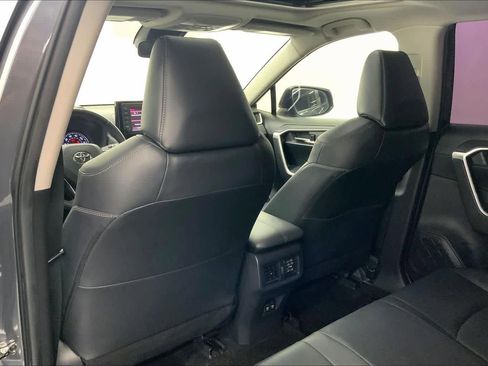 Used 2019 Toyota RAV4 XLE Premium FWD image 16
