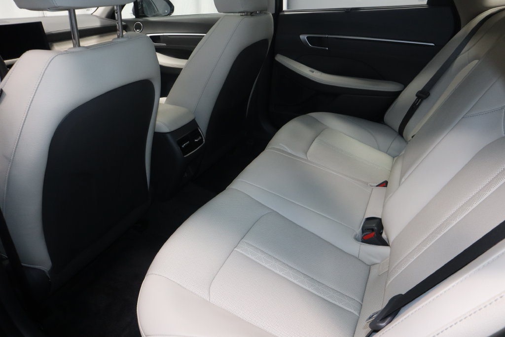 Used 2025 Hyundai Sonata Limited FWD image 16