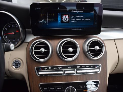 Used 2019 Mercedes-Benz C 300 Sedan image 27