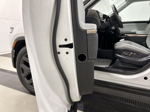 Used 2022 Rivian R1T Adventure AWD/4WD image 30