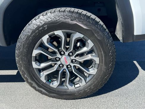 Used 2023 GMC Canyon Denali image 14