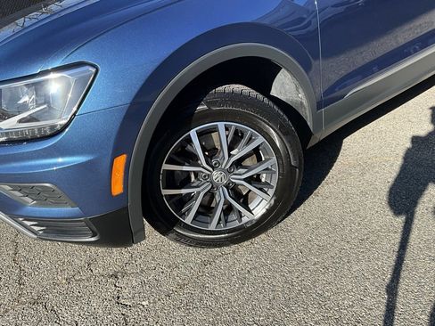 Used 2020 Volkswagen Tiguan SE w/ Panoramic Sunroof Package image 2