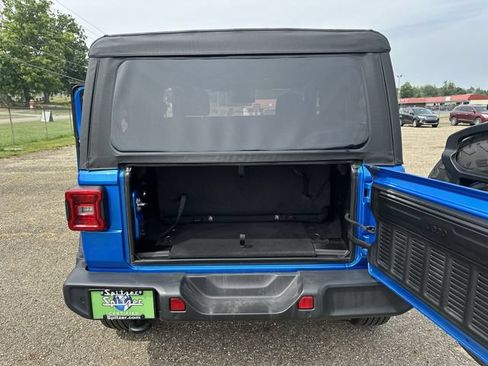 Used 2025 Jeep Wrangler Sport AWD/4WD image 21