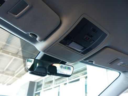 Used 2021 Chrysler Pacifica Limited w/ Uconnect Theater Family Group FWD image 20