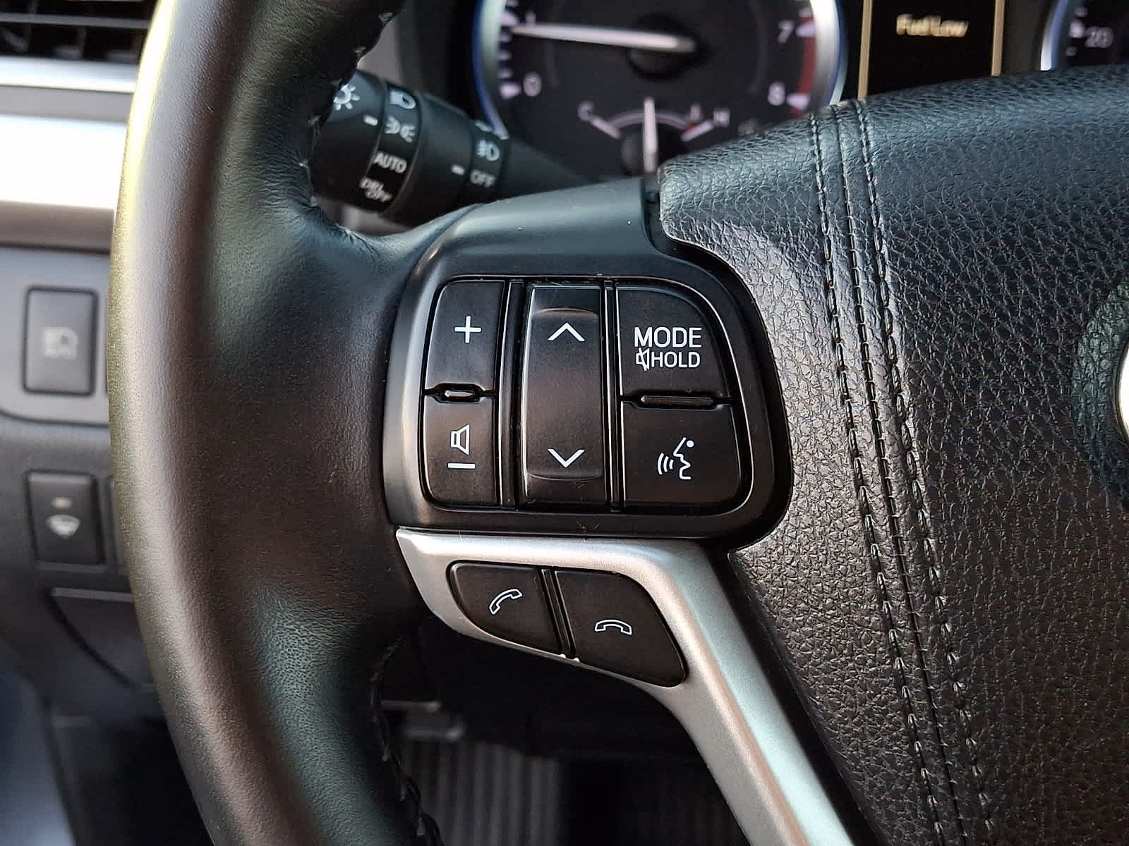 Used 2018 Toyota Highlander XLE AWD/4WD image 24