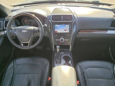 Used 2018 Ford Explorer Platinum image 18