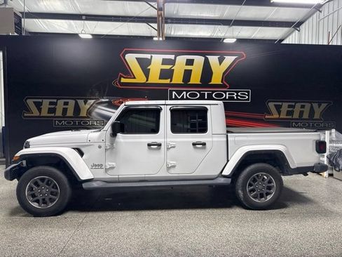 Used 2022 Jeep Gladiator Overland w/ Popular Equipment Package AWD/4WD image 2