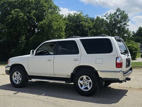Used 2001 Toyota 4Runner SR5 w/ Upgrade Value Pkg 1 RWD image 3