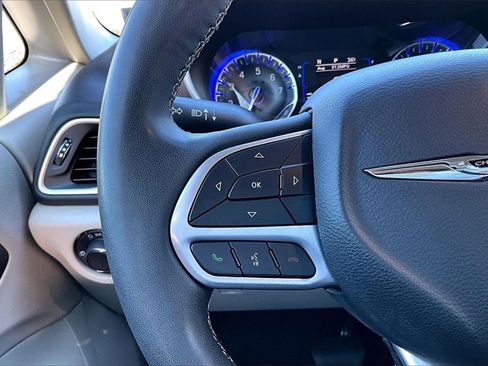 Used 2022 Chrysler Voyager LX image 10