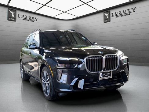 Used 2023 BMW X7 xDrive40i w/ M Sport Package AWD/4WD image 1
