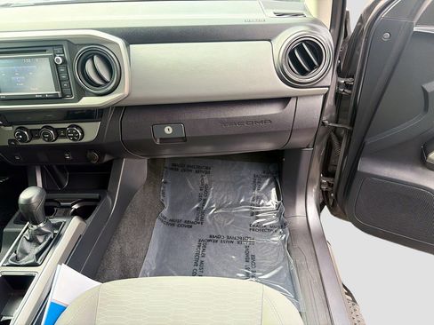 Used 2018 Toyota Tacoma SR5 image 18