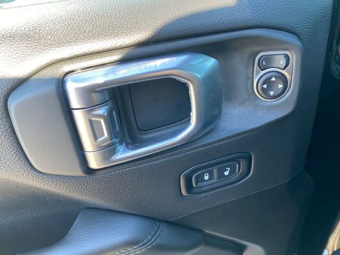 Used 2023 Jeep Wrangler Sahara image 12