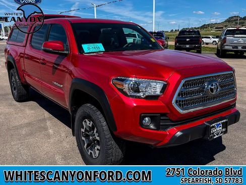 Used 2016 Toyota Tacoma TRD Off-Road AWD/4WD image 12