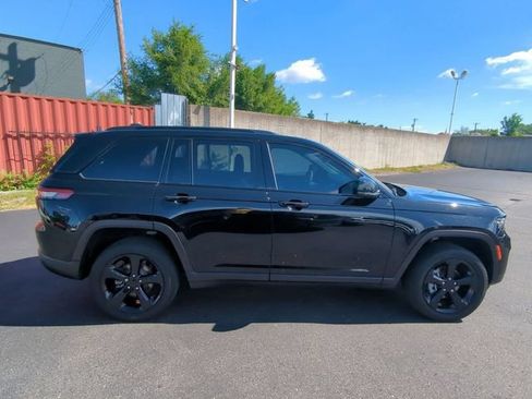 Used 2024 Jeep Grand Cherokee Altitude AWD/4WD image 7