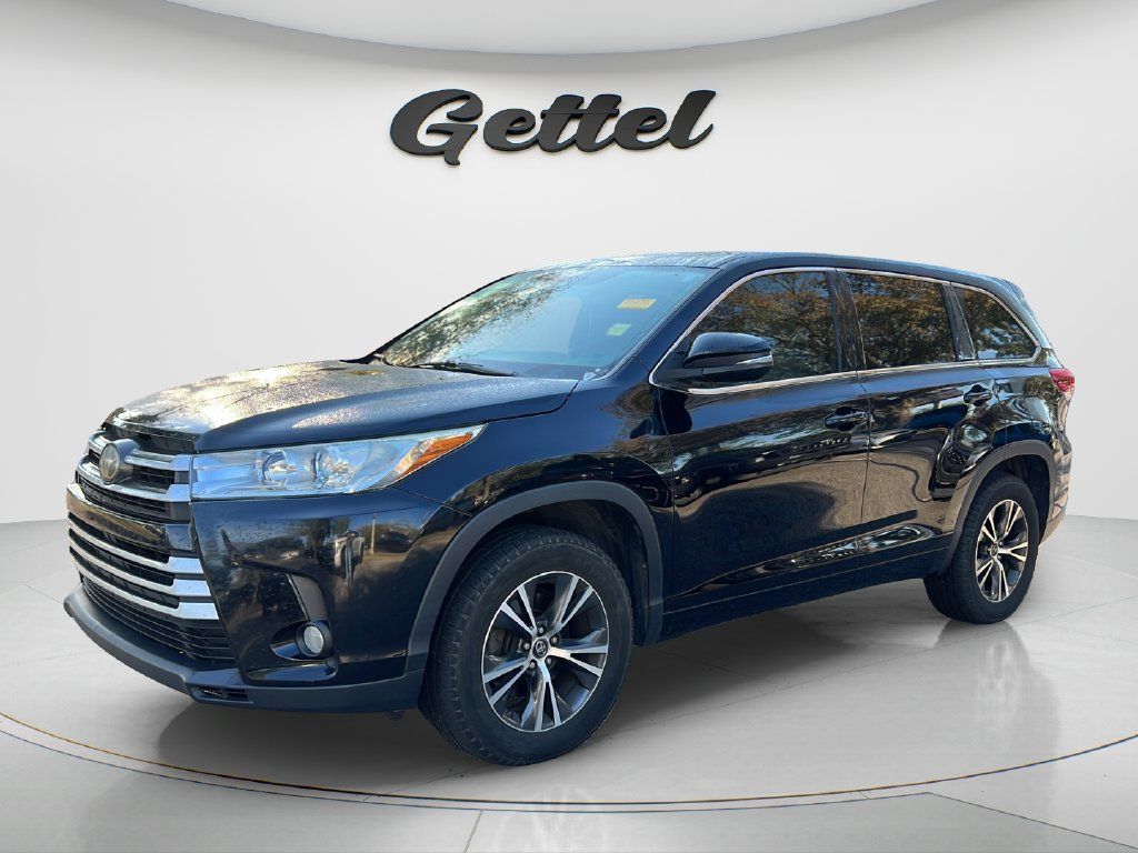 Used 2017 Toyota Highlander Plus FWD image 1