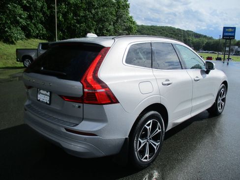 Certified 2022 Volvo XC60 B5 Momentum w/ Climate Package AWD/4WD image 5