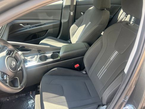 Used 2025 Hyundai Elantra SEL image 32