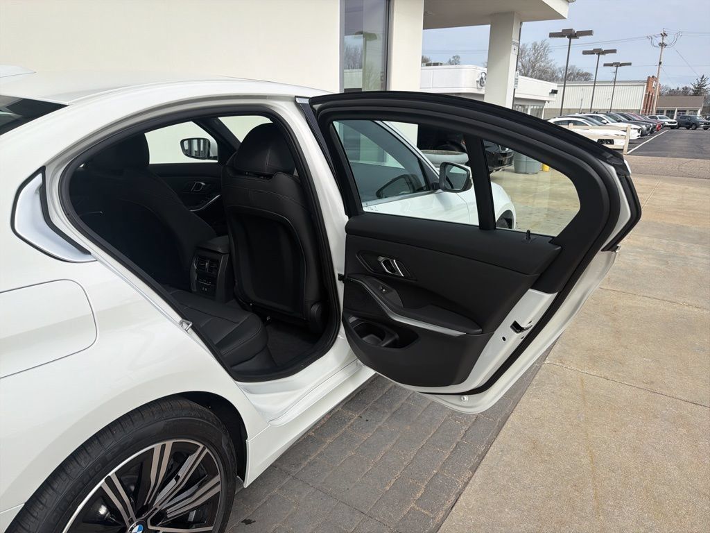 New 2026 BMW 330i xDrive Sedan w/ Convenience Package AWD/4WD image 11
