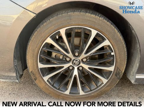 Used 2019 Toyota Camry SE w/ Carpet Mat Package FWD image 7