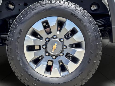 Used 2025 Chevrolet Silverado 2500 Custom w/ Custom Value Package AWD/4WD image 24