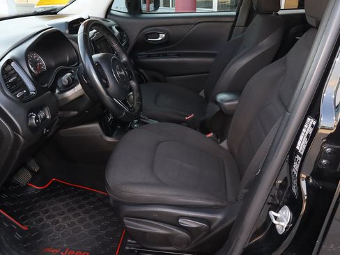 Used 2017 Jeep Renegade Altitude FWD image 7