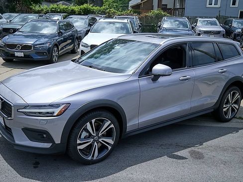 New 2026 Volvo V60 B5 Cross Country Plus w/ Climate Package AWD/4WD image 6