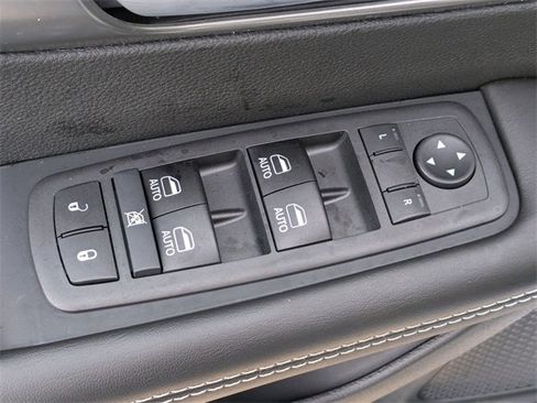 New 2026 Chrysler Pacifica Select image 11