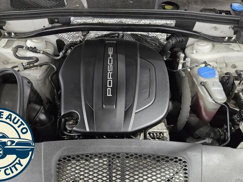 Used 2018 Porsche Macan AWD/4WD image 39