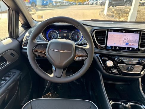New 2026 Chrysler Pacifica Limited w/ S Appearance Package image 15