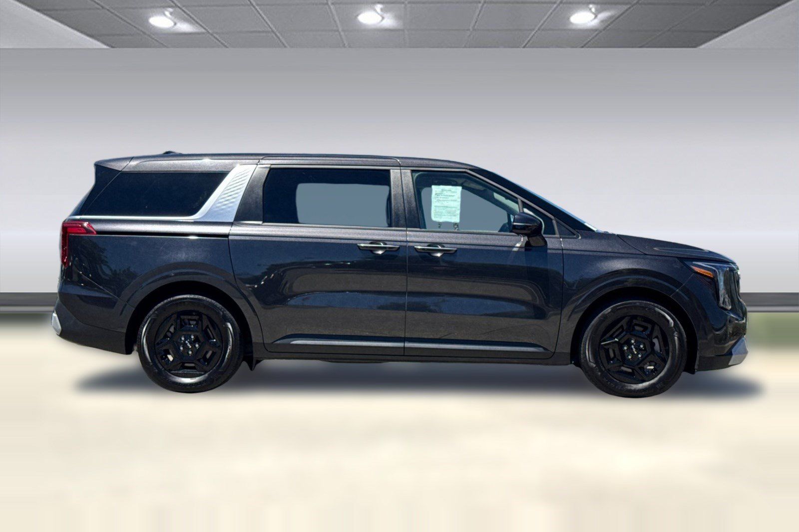 Used 2026 Kia Carnival FWD image 8