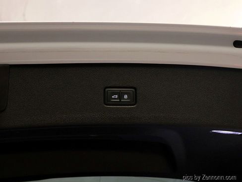 Used 2022 Audi Q8 Premium Plus image 33