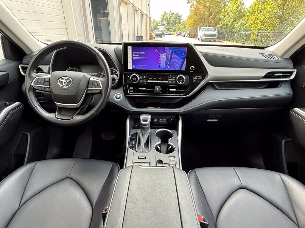 Used 2025 Toyota Highlander XLE AWD/4WD image 29