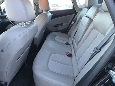 Used 2023 GMC Yukon XL SLT image 14