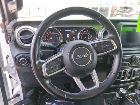 Used 2022 Jeep Wrangler Unlimited Sahara w/ Dual Top Group AWD/4WD image 24