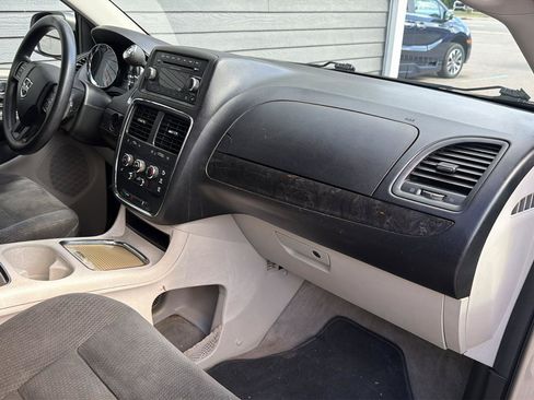 Used 2015 Dodge Grand Caravan SXT FWD image 10