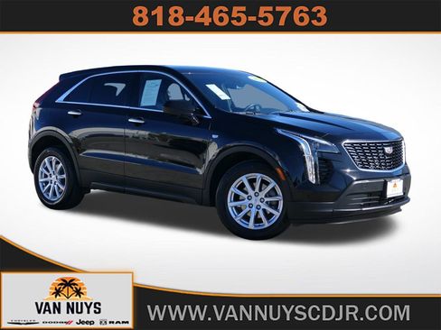 Used 2023 Cadillac XT4 Luxury w/ Cold Weather Package image 1