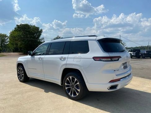 Used 2022 Jeep Grand Cherokee L Overland w/ Luxury Tech Group IV AWD/4WD image 3