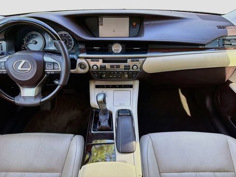 Used 2017 Lexus ES 350 w/ Ultra Luxury Package FWD image 19
