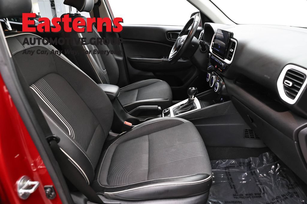 Used 2023 Hyundai Venue Limited FWD image 26